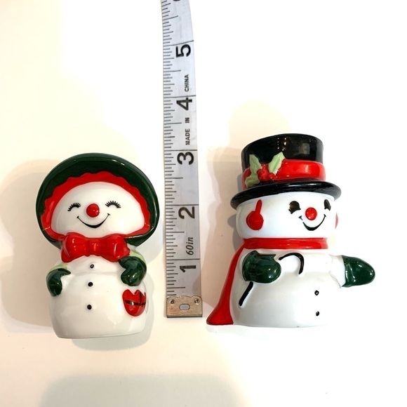 Vintage 1980 Hallmark Happy and Merry MR & MRS Snowmen Salt and Pepper Shakers - Picture 3 of 6